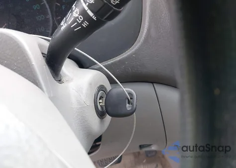 2010 Toyota Sienna Xle z USA, uszkodzony, nr VIN 5TDYK4CC1AS300736